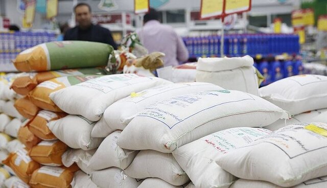  کاهش  قیمت برخی از اقلام برنج داخلی  و خارجی  در میادین تره‌ بار تهران.